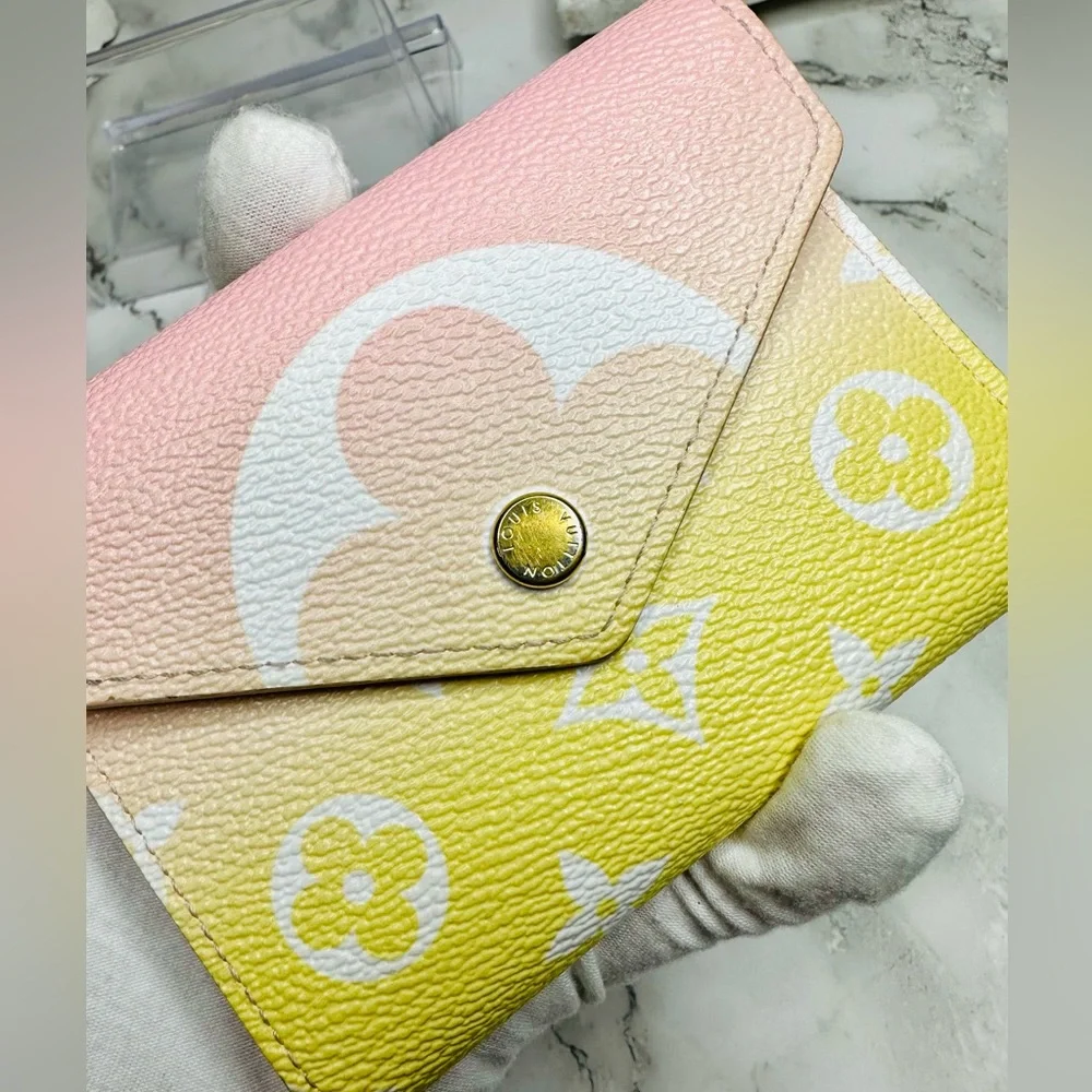 EUC Louis Vuitton Victorine Rose & Yellow 2021 By The Pool Wallet